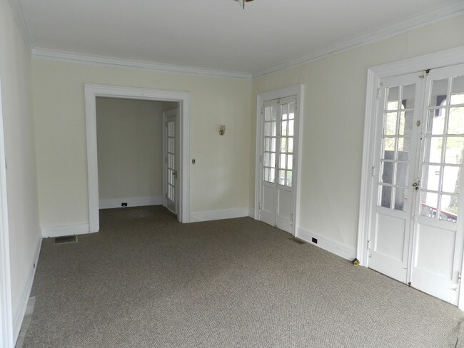 Sala de estar - 601 Quincy Ave