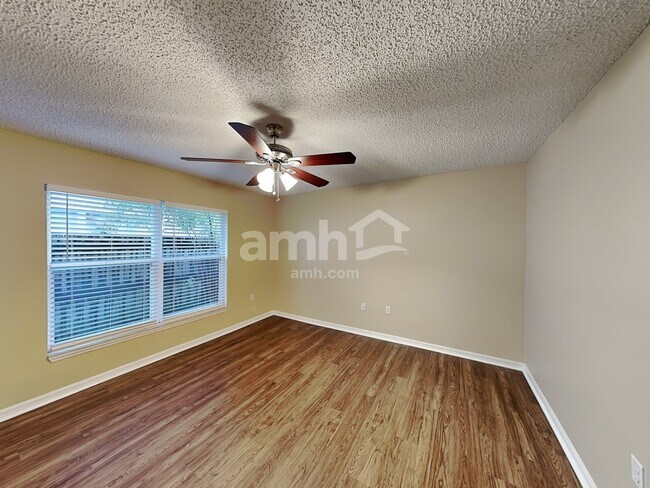 Foto del edificio - 237 Sawyerwood Pl