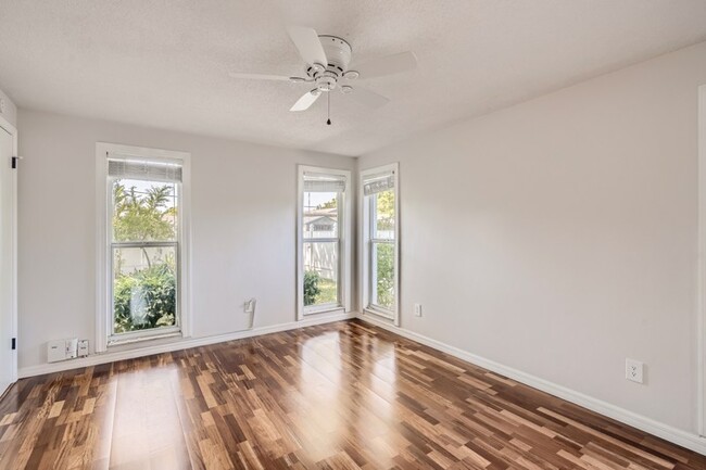 Foto del edificio - 1431 Croydon Drive