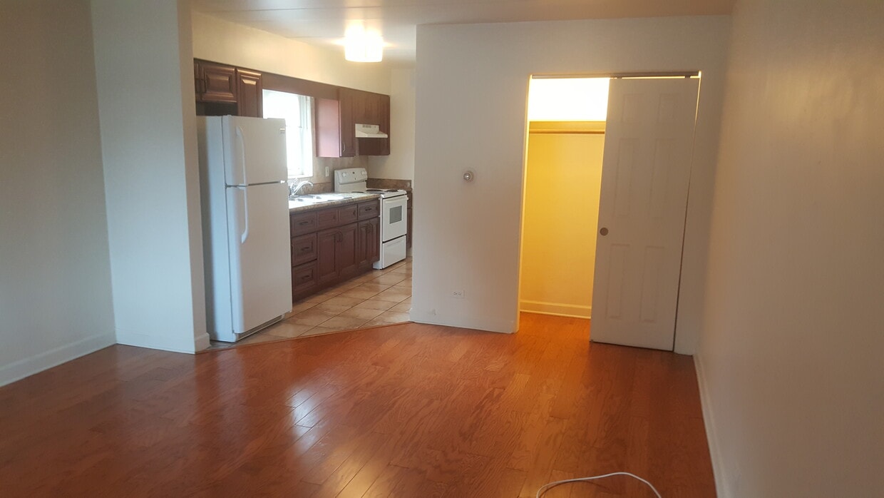 Living room/kitchen - 5925 W 35th St