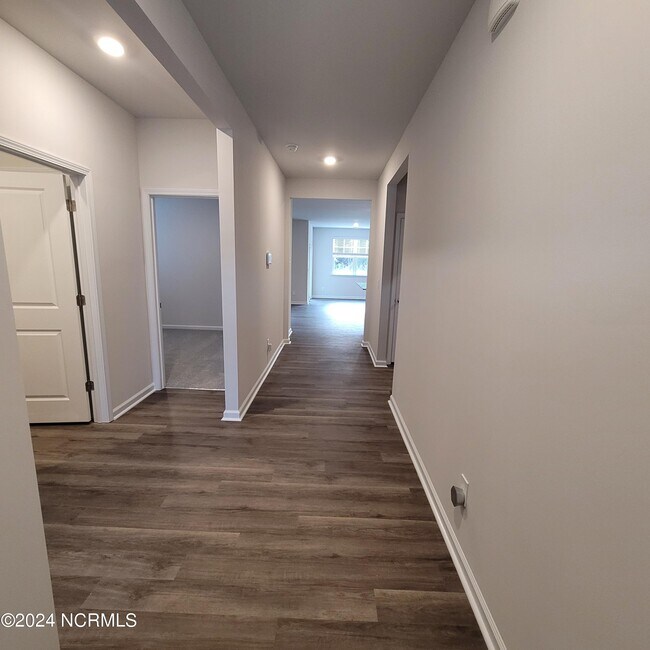 Foto del edificio - 7120 Foxhollow Ln