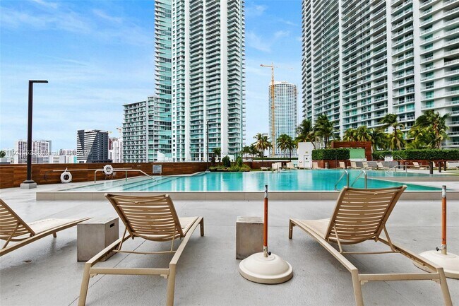 Foto del edificio - 350 S Miami Ave