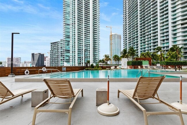 Building Photo - 350 S Miami Ave