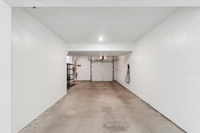 Building Photo - 25250 Villager Ln