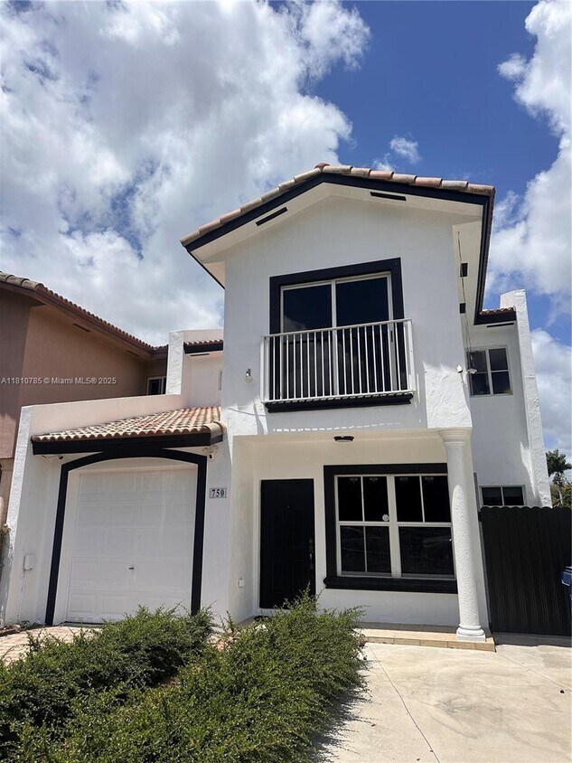 Building Photo - 750 SW 6th Ct