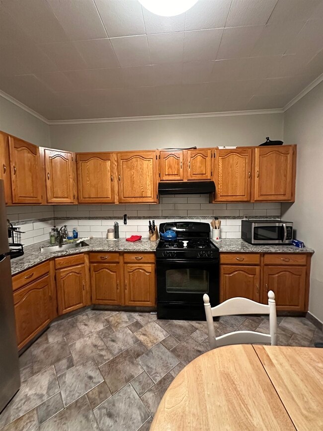 Building Photo - 152 W 9th St