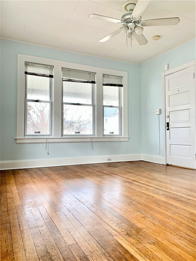 Foto del edificio - 25 Harborview Ave. 1st floor
