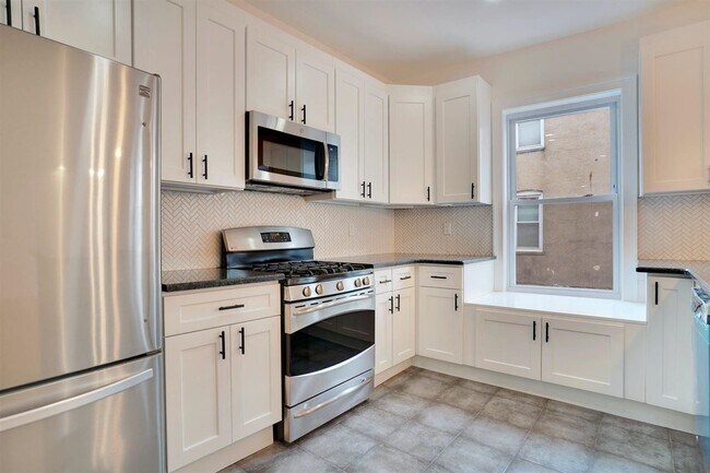 Foto del edificio - 446 Gregory Ave