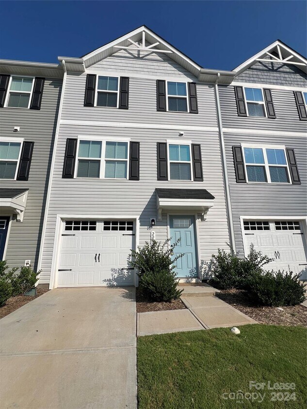 Foto principal - 2055 Langer St