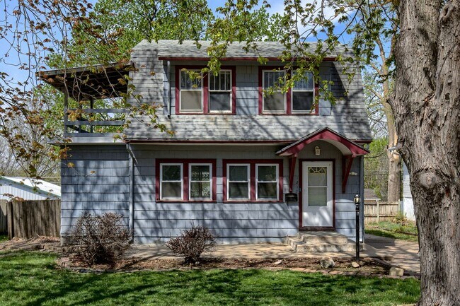 Foto del edificio - 3Bed 2Bath with 3 Stall Garage!
