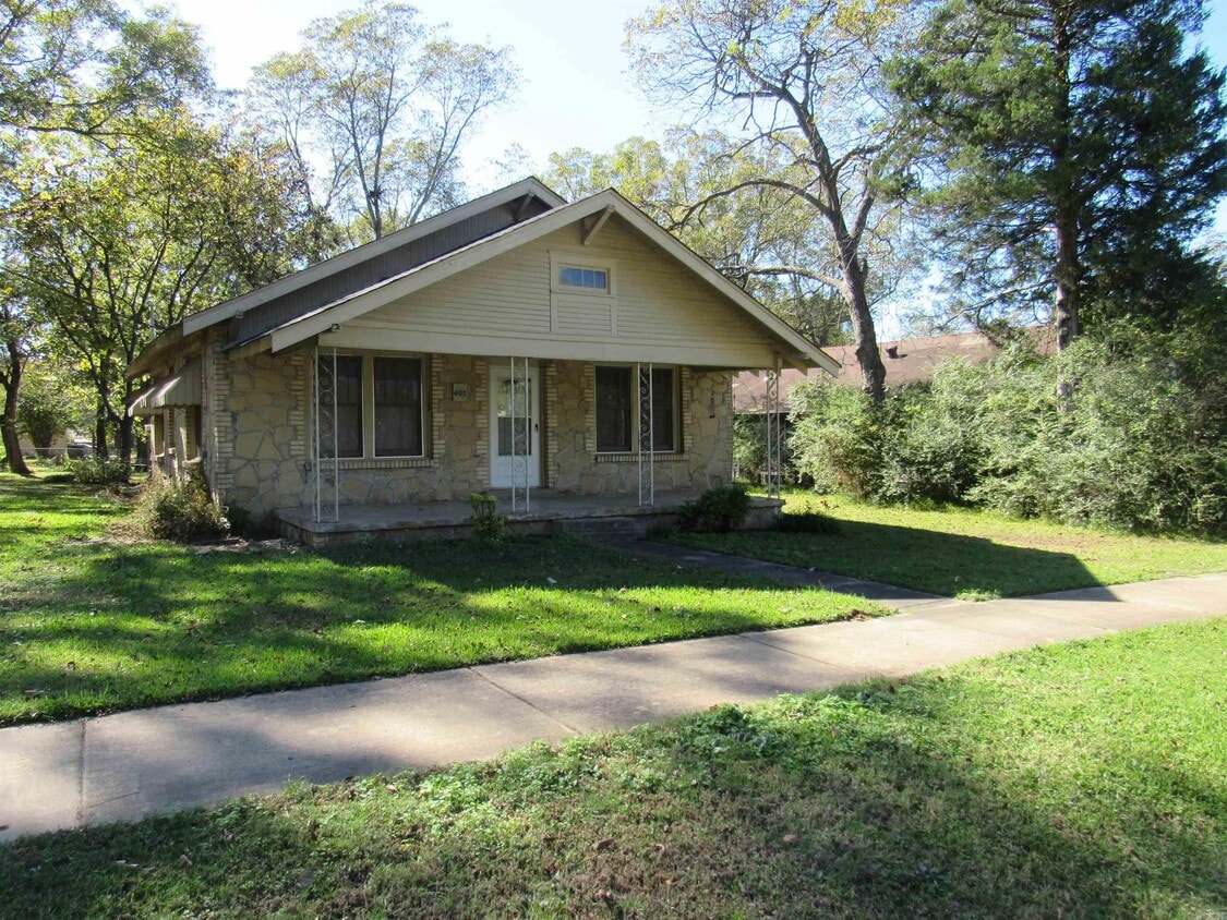 Foto principal - 405 E Main St