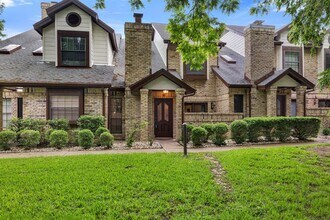 Building Photo - 10819 Crown Colony Dr