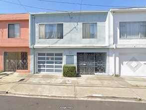 Building Photo - 446 Niantic Ave