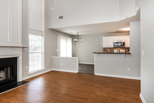 Building Photo - 135 Wallnut Hall Cir