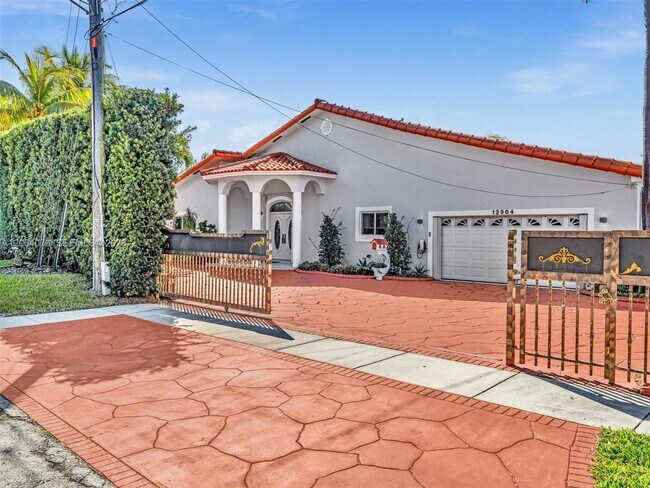 Foto del edificio - 12904 Banyan Rd