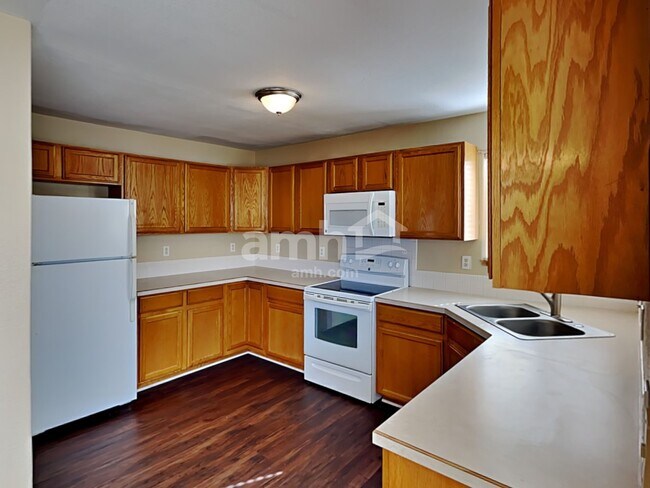 Building Photo - 3808 Ironhorse Dr