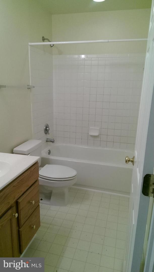 Foto del edificio - 823 Fairview Village Ct
