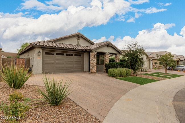 Building Photo - 15310 W Moreland St