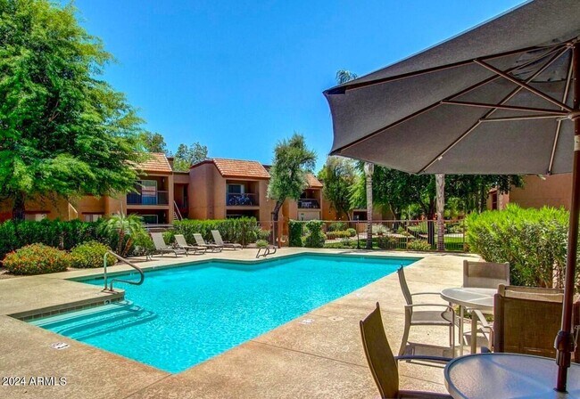 Foto del edificio - 8256 E Arabian Trail