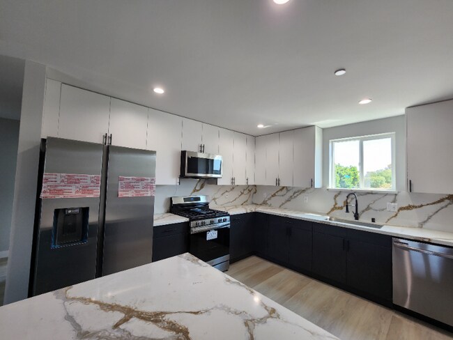 Foto del edificio - 2225 S Highland Ave