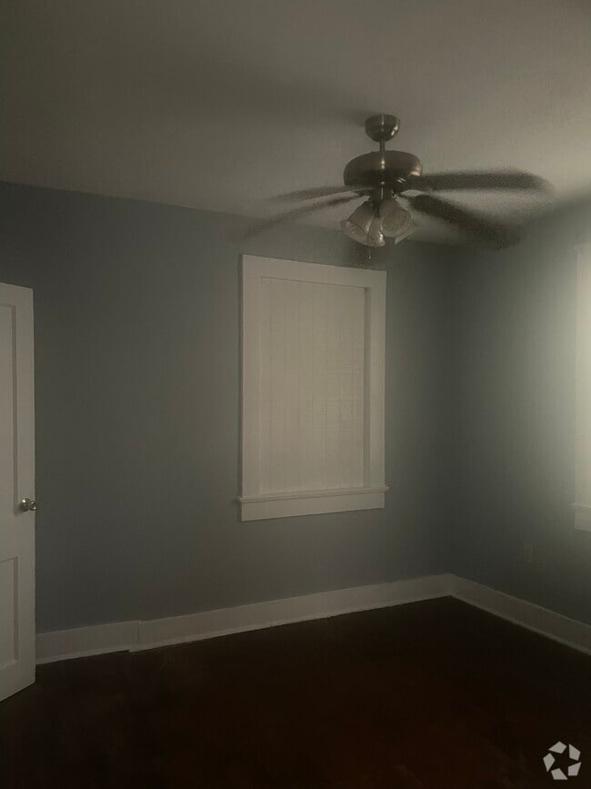 Building Photo - 858 Geranium St