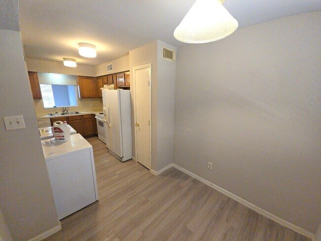 Foto del edificio - 15625 Weldon Dr