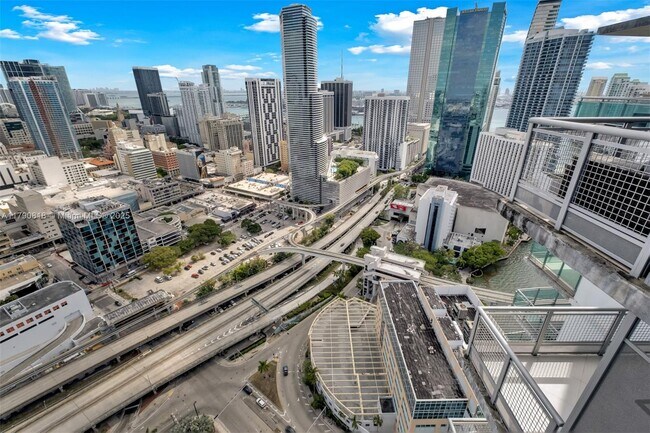 Foto del edificio - 350 S Miami Ave