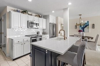 Building Photo - 66 Glades Rd