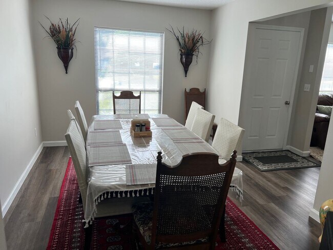 Foto del edificio - 1218 Summit Oaks Dr E