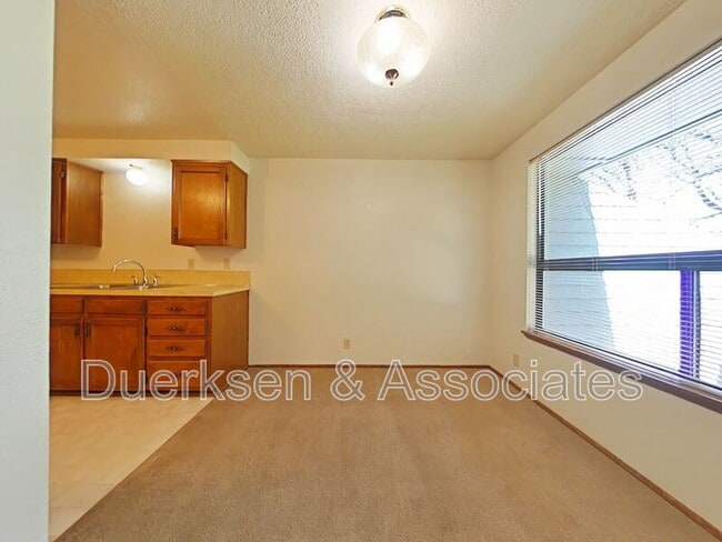 Building Photo - 3928 NW Walnut Pl