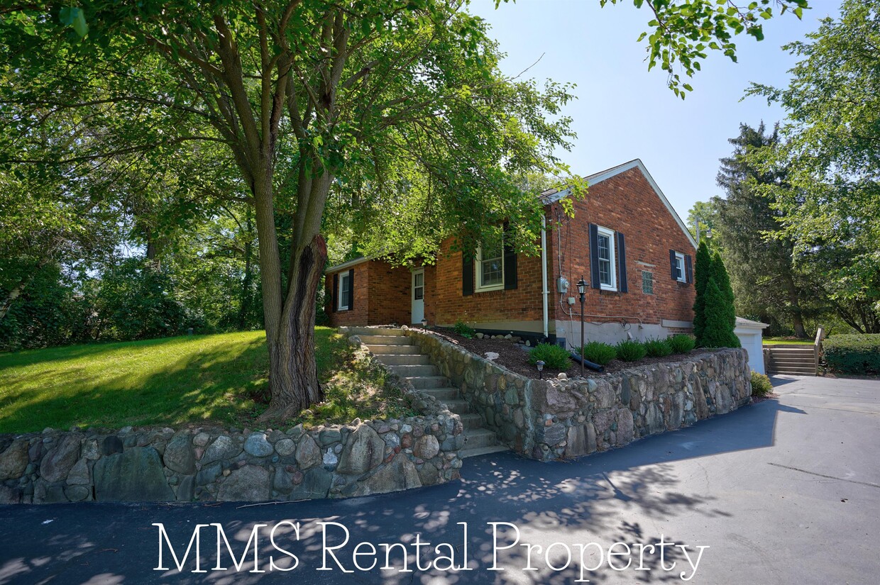 Primary Photo - 3390 E Cook Rd