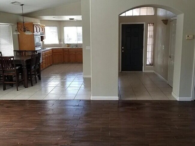 Foto del edificio - 3 bedroom 2.5 bath home.