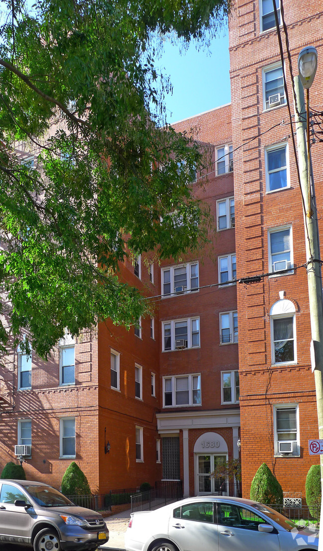Building Photo - 1680 E 22nd St