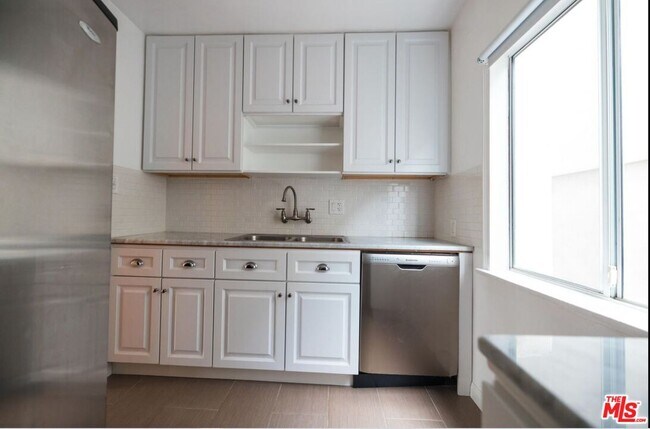 Foto del edificio - 2450 Overland Ave