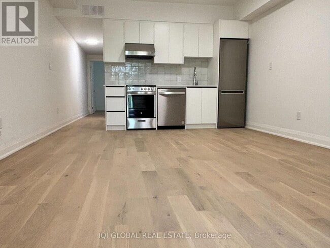 Building Photo - 475 Ossington Ave