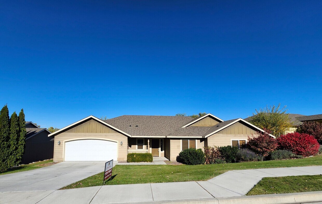 Foto principal - Open, One-Level Living- 4 Bedroom, 2.5 Bath Richland Home with Spacious Backyard