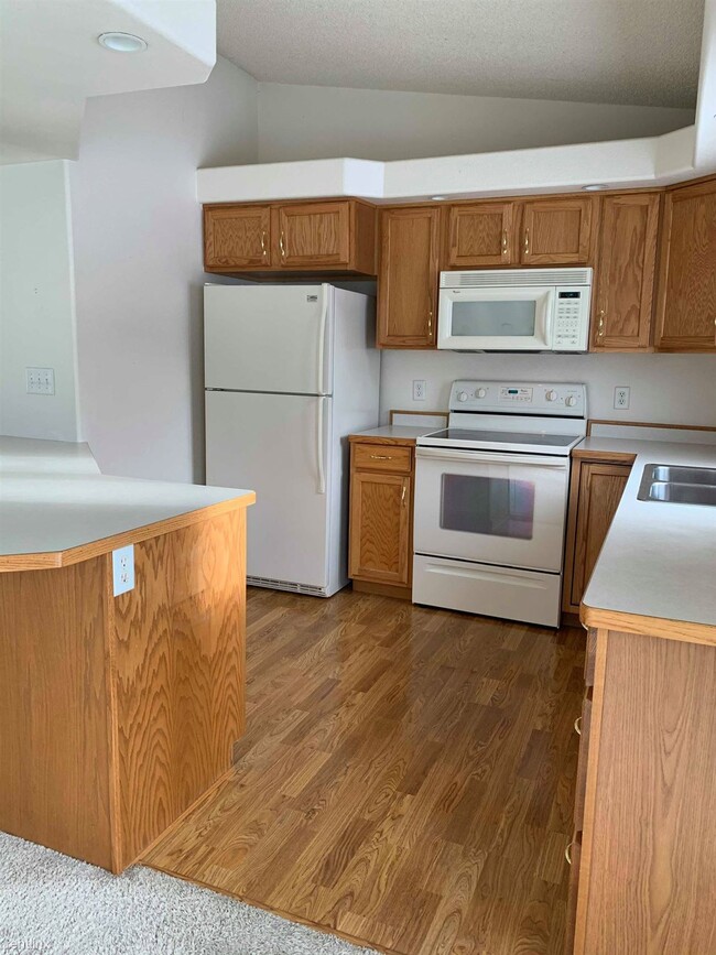 Building Photo - 3 br, 2 bath Townhome - 4010 Lockport St