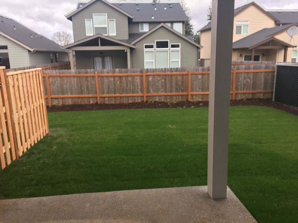 New Craftsman 4br 2,5 ba home 2 car garage... House Rental in