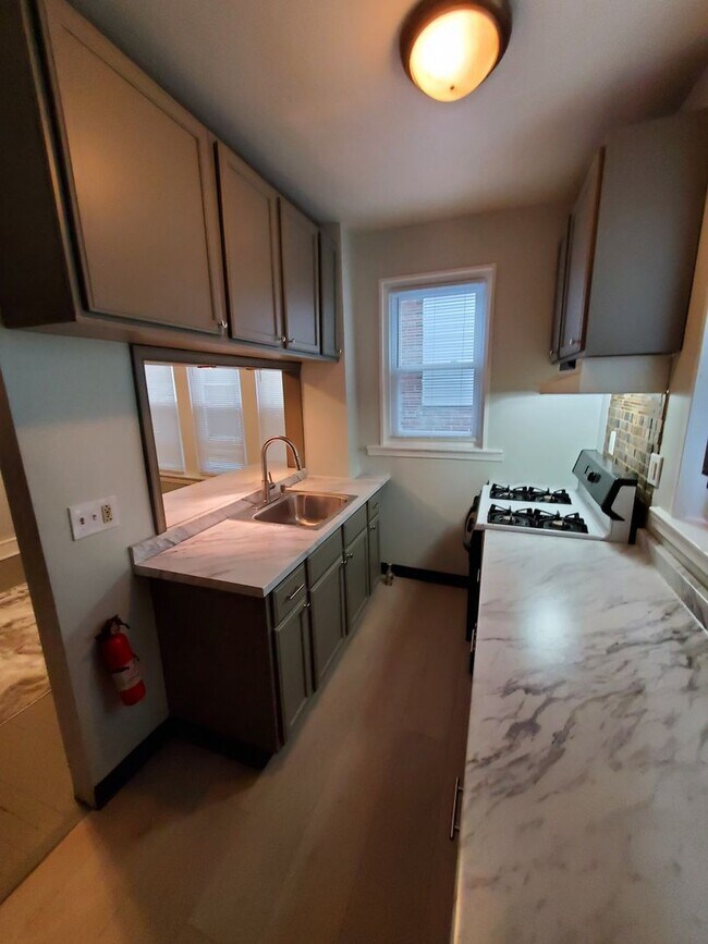 Foto del edificio - 6135 Jefferson St