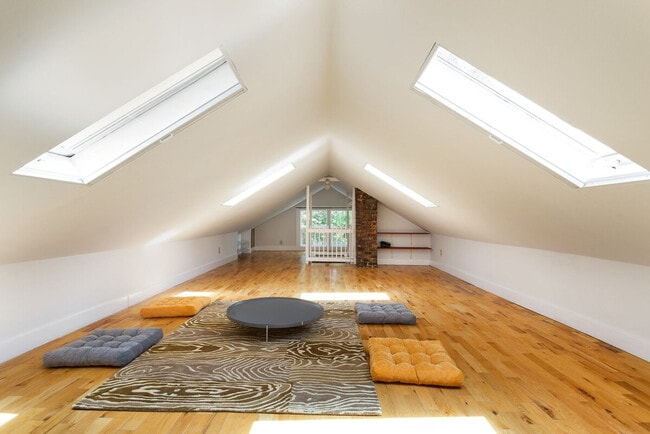 Building Photo - 4042 1st Ave NE