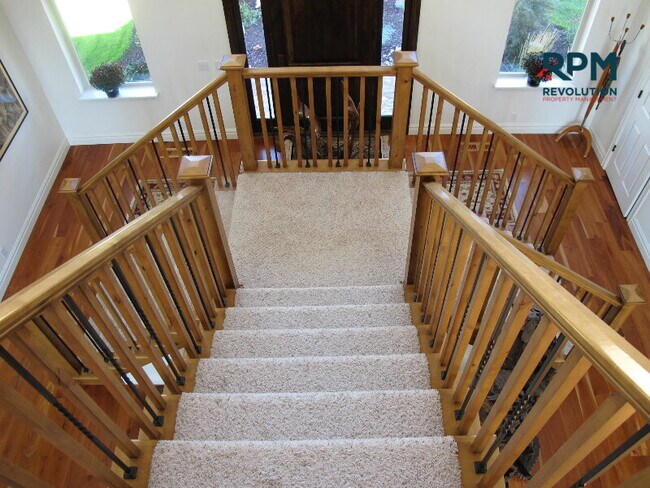 Building Photo - "Experience Luxury Living: Spacious 5-Bed ...