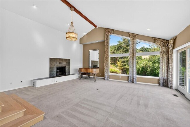 Foto del edificio - Gorgeous Executive Home Over Downtown Los Gatos