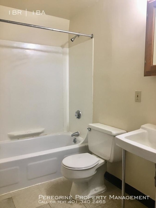 Foto del edificio - 1 bedroom in Woonsocket RI 02895