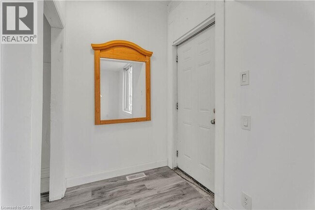 Photo du bâtiment - 338 Hamilton Rd