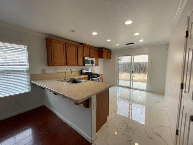 Foto del edificio - 2 Bed 1 Bath Elk Grove Home