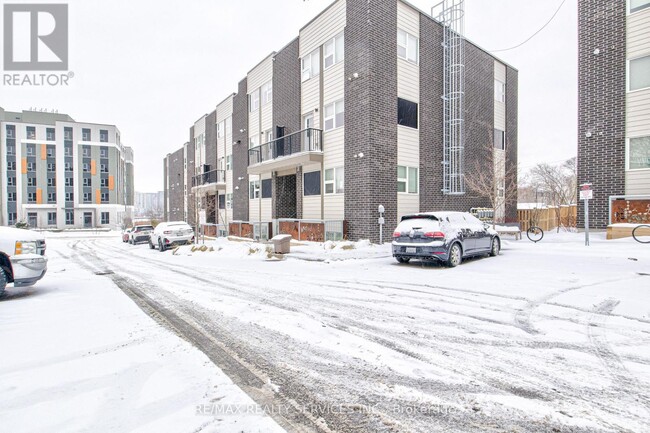 Building Photo - 288-288 Albert St