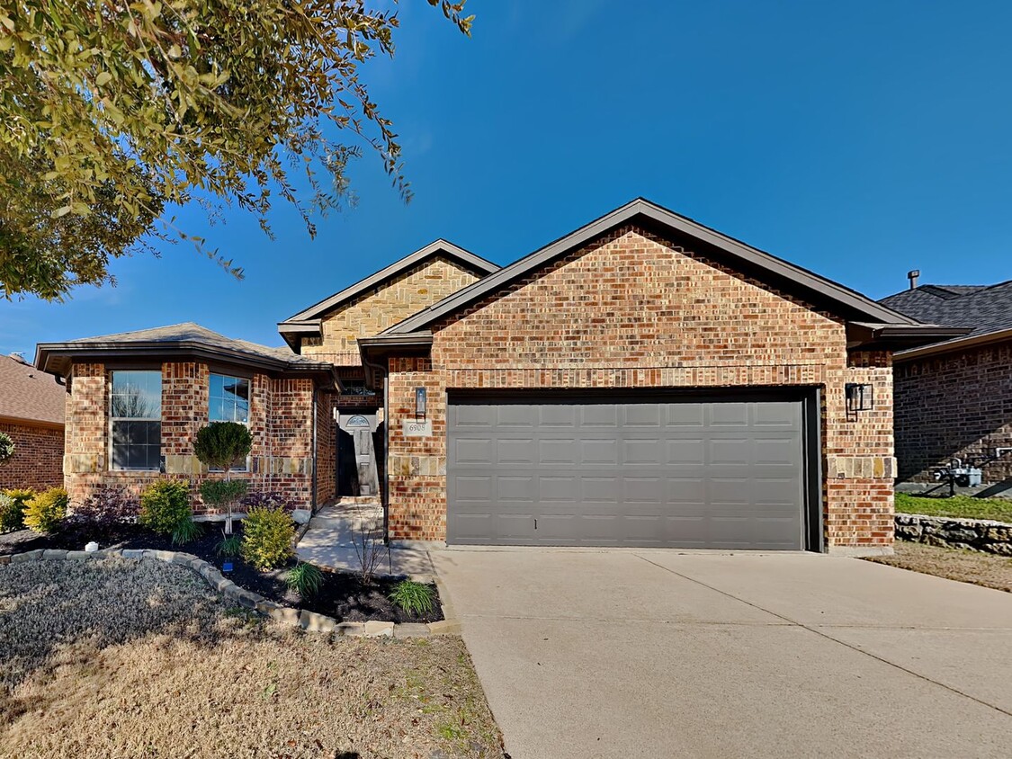 Primary Photo - IMMACULATE HOME IN THE RANCH AT EAGLE MOUN...