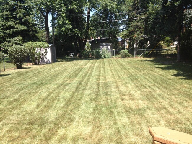 Building Photo - BEAUTIFUL, SPACIOUS 3 BDRM 1.5 BATH RANCH ...