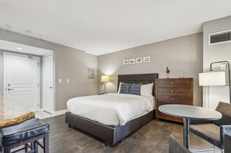 Building Photo - 136 Simcoe St