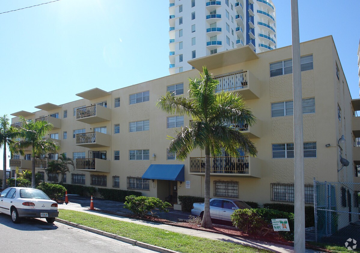 700 NE 23rd Street - 700 NE 23rd St